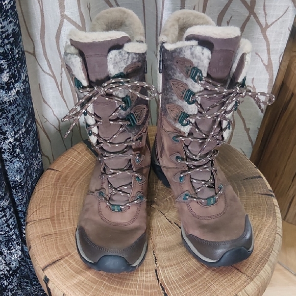 Ahnu Winter Boots With Vibram Sparkle Soles And Thinsulate 400 Gram Insulation - Picture 2 of 10